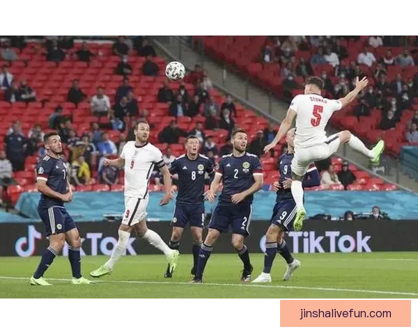 解析拜仁慕尼黑为何持续偏爱引进英格兰球员背后的战略与商业考量